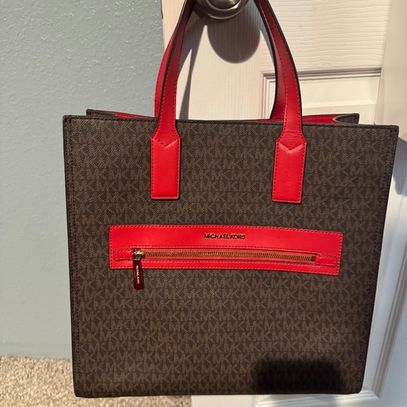 Michael Khors purse - Picture 1 of 3